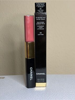 CHANEL Le Rouge Duo Ultra Tenue Liquid Lip Colour 40 Light Rose - Soft Pink